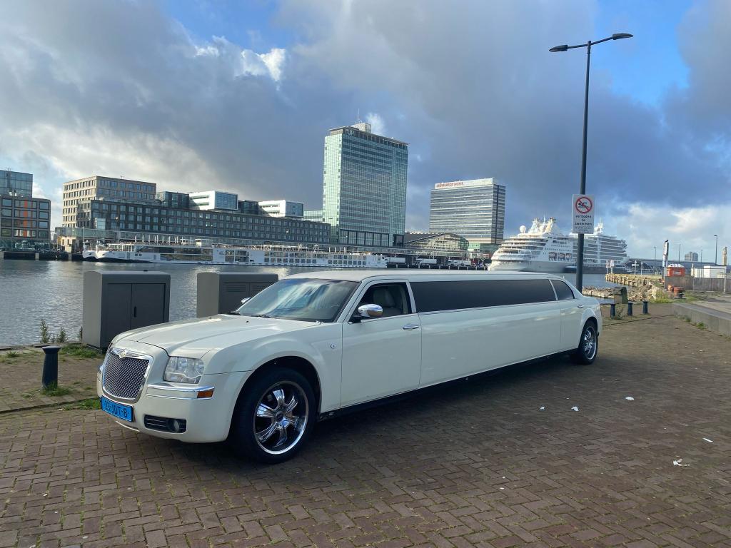 Limousine Chrysler wit - Luxe limousine