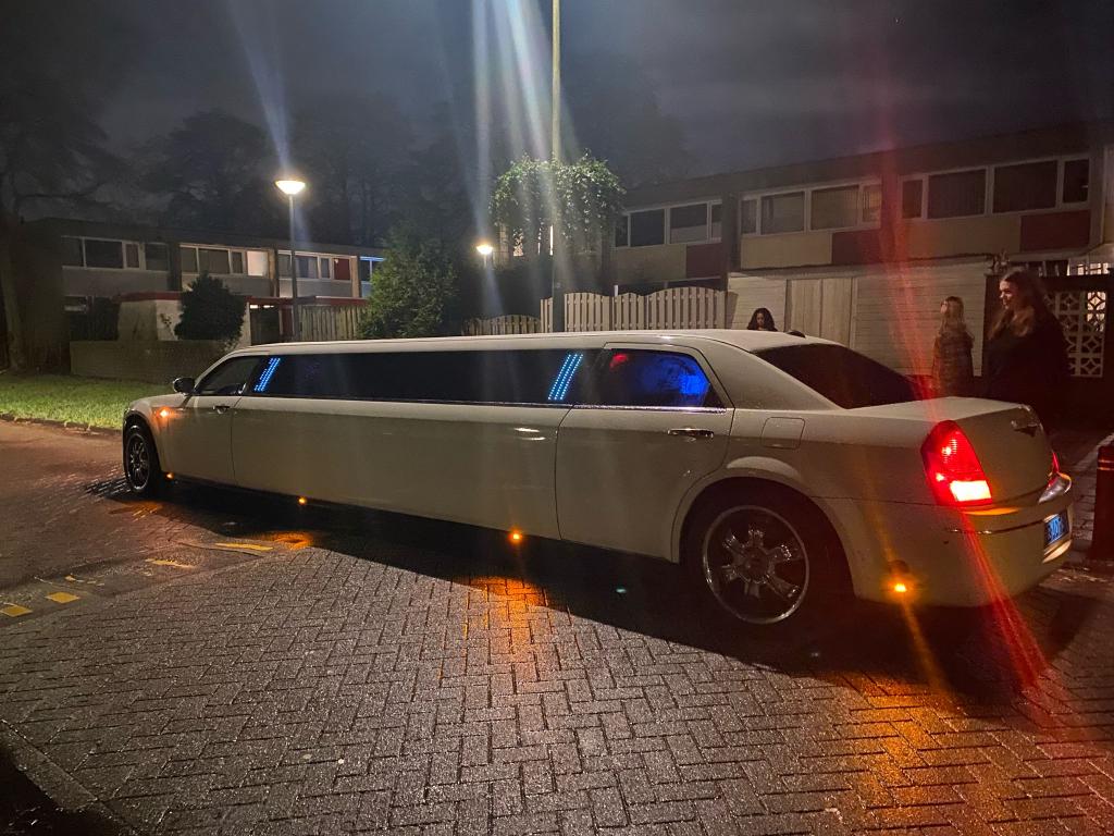 Limousine Chrysler wit - Luxe limousine