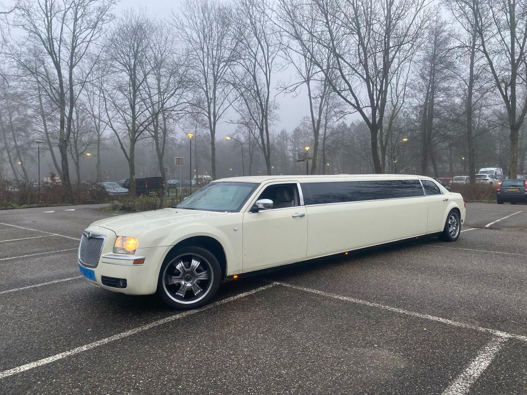 Luxe limousine - Chrysler Limousine wit