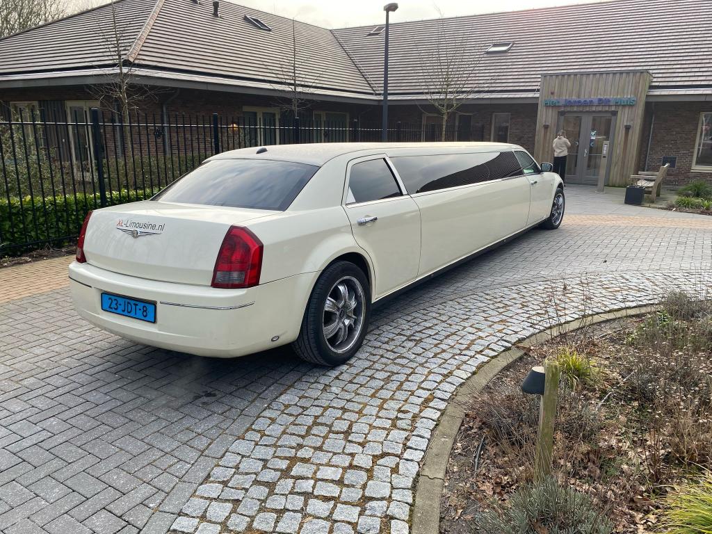 Luxe limousine - Chrysler Limousine wit