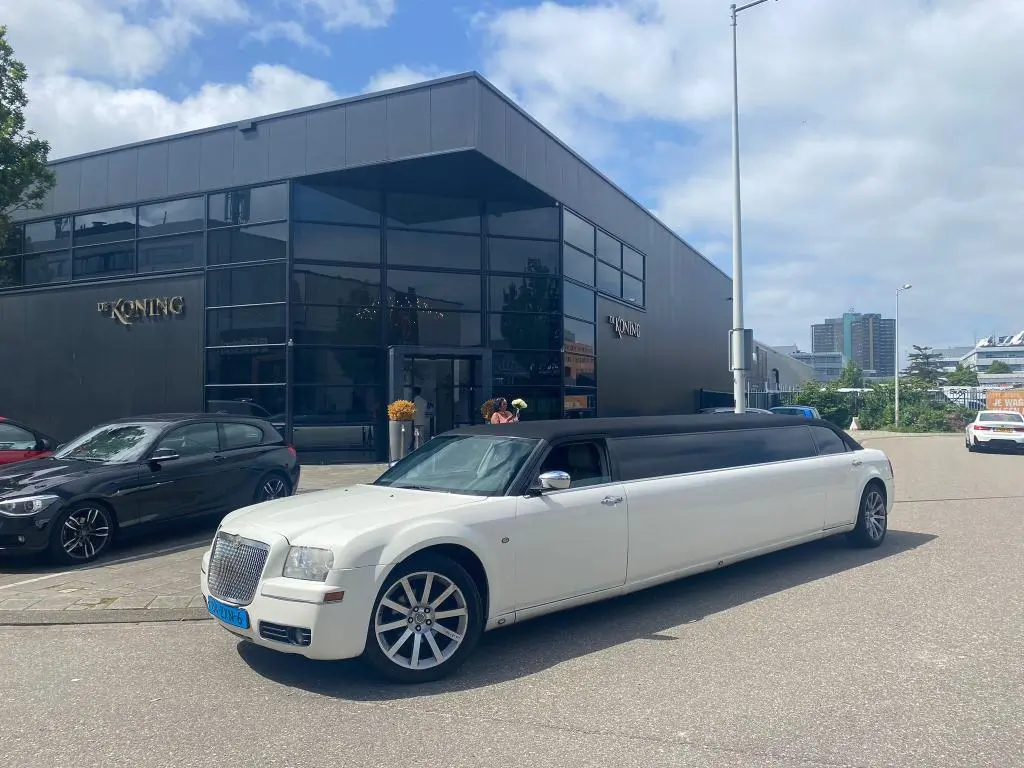 Chrysler Tuxedo limousine wit - Luxe limousine