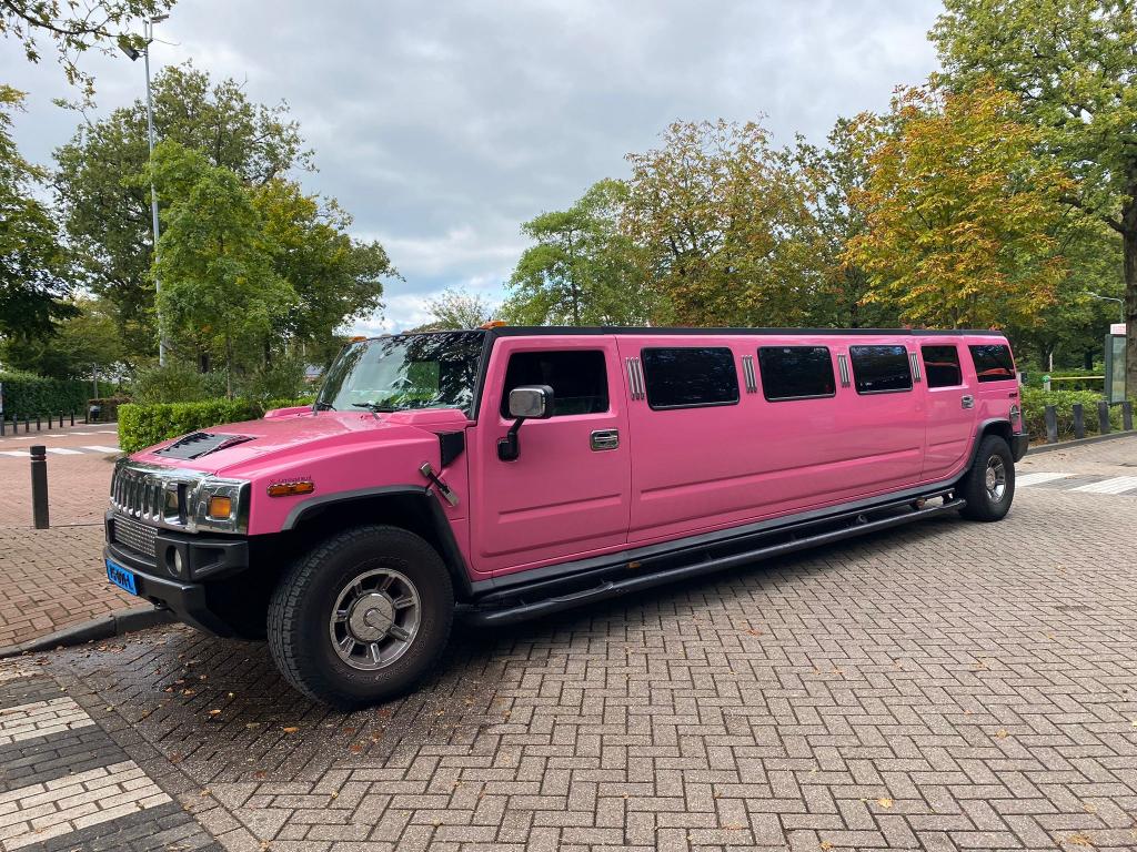 Hummer H2 limousine roze
