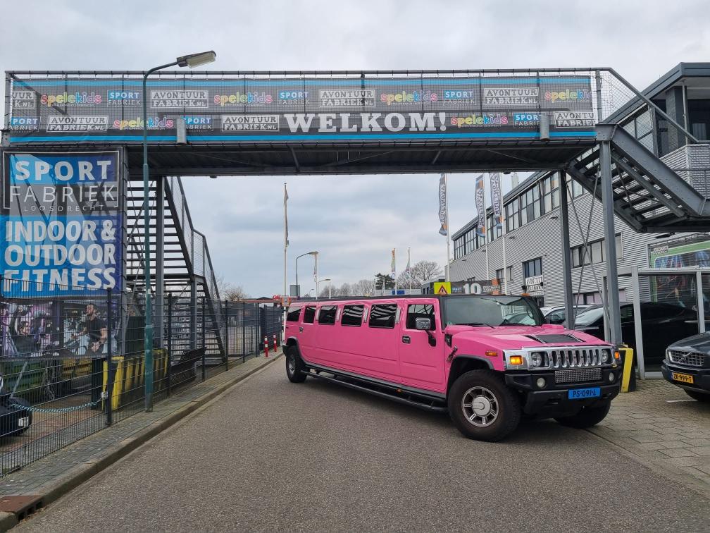 Hummer H2 limousine roze - Luxe limousine Huren Tilburg