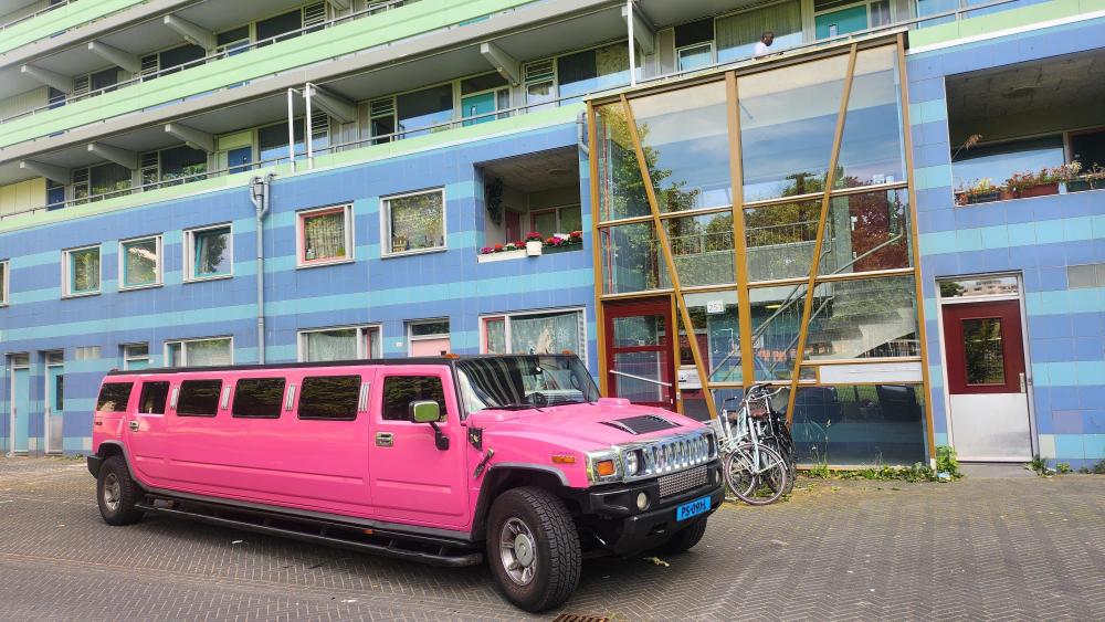 Hummer H2 limousine roze