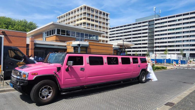 Hummer H2 limousine roze