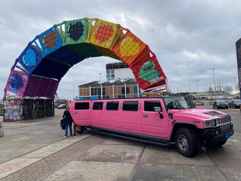 Hummer H2 limousine roze