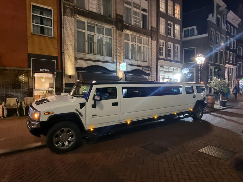 Hummer H2 limousine wit