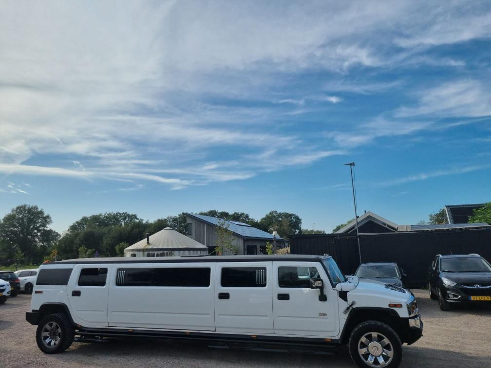 Hummer H2 limousine wit