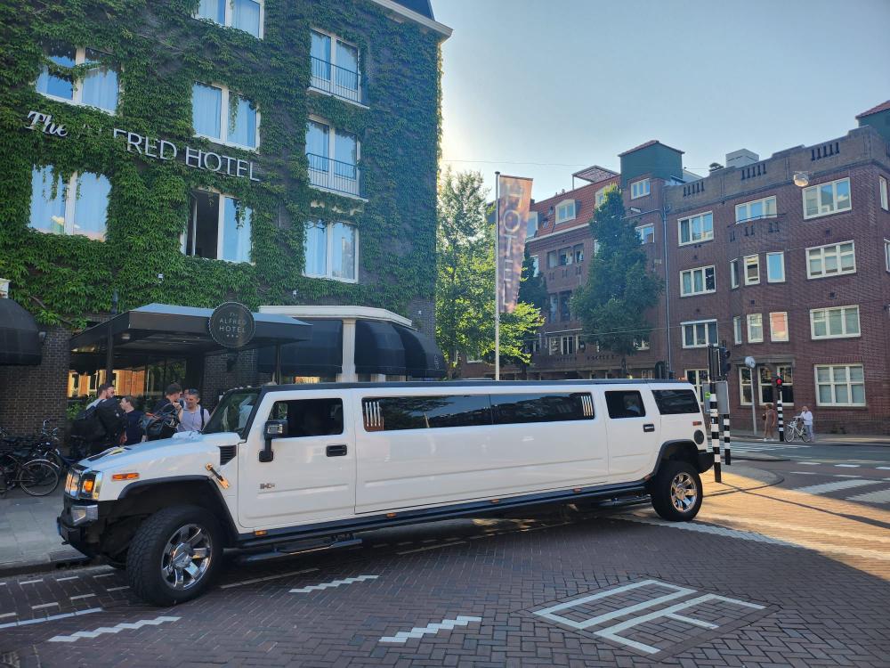 Hummer H2 limousine wit - Limousine huren Tilburg