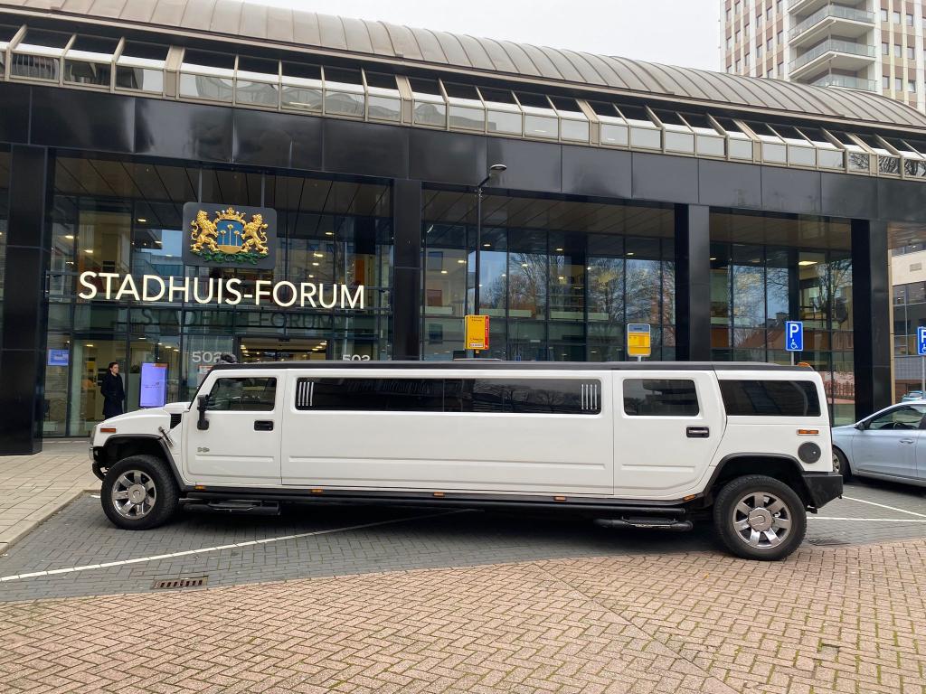 Limousine huren Rotterdam - Hummer H2 limousine wit