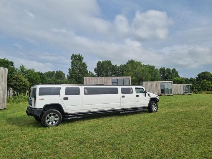 Hummer H2 limousine wit