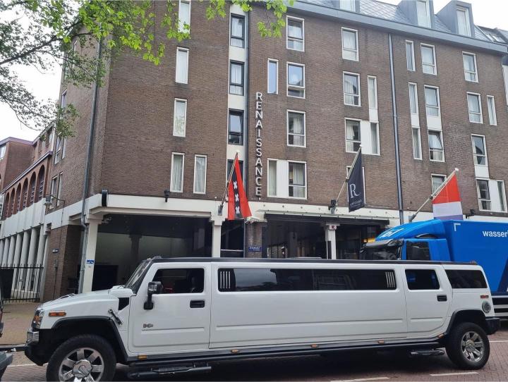 Hummer H2 limousine wit - Limousine huren Apeldoorn