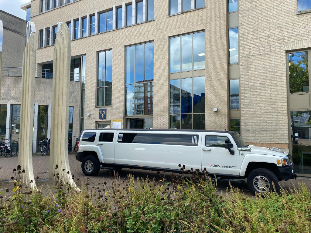 Hummer H3 Limousine wit - Luxe Limousine Huren Tilburg