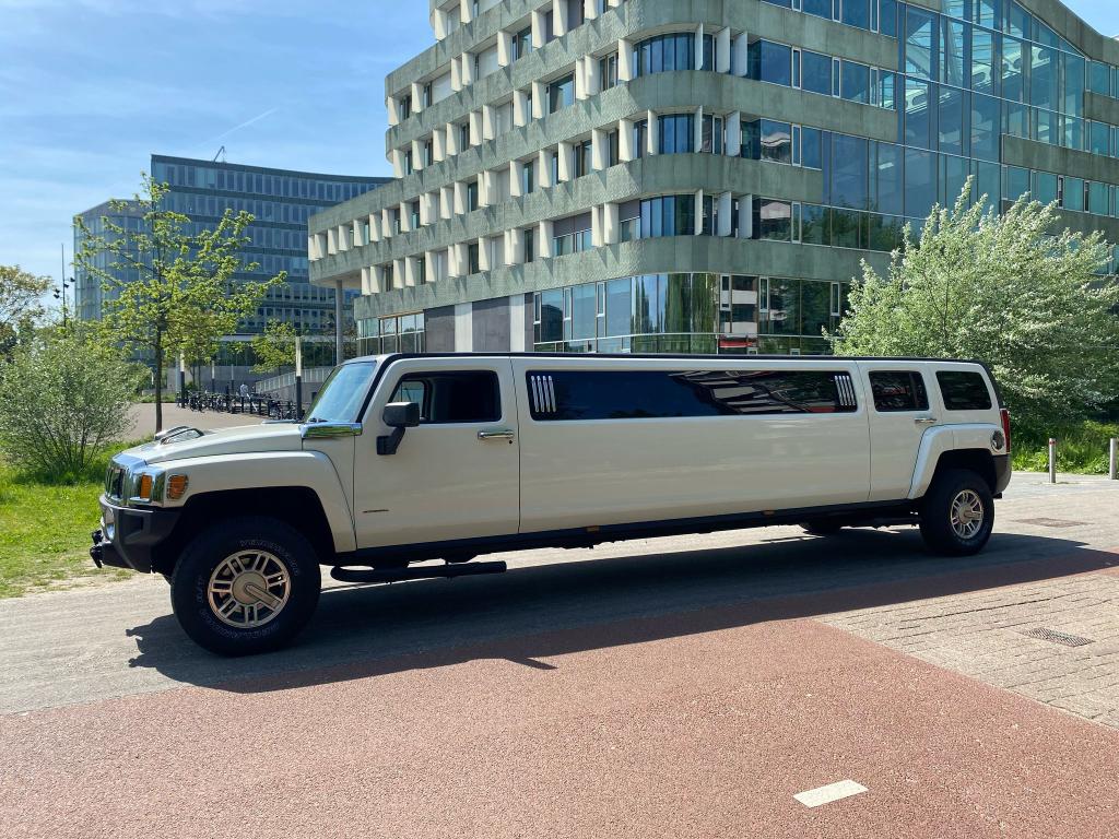 Hummer H3 Limousine wit - Luxe Limousine - Limousine huren Amsterdam