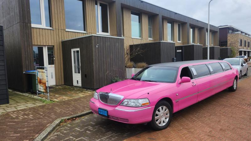 Lincoln Limousine roze - Luxe Limousine - Limousine huren Haarlem