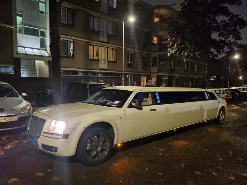 Lincoln limousine wit - Luxe Limousine - Limousine huren Tilburg